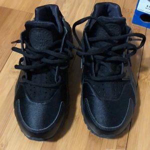 BLACK WOMENS HUARACHES♨️‼️